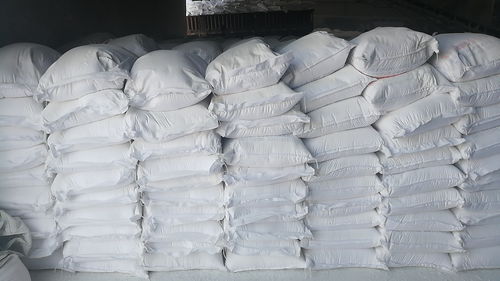 食品级轻质碳酸钙报价与厂家解析 轻质碳酸钙应用与选择指南
